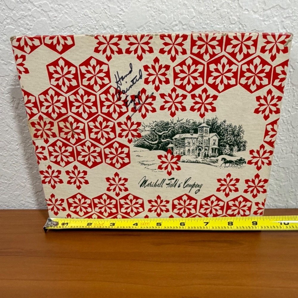 Vintage 1973 Marshall Field & Company Holiday Gift Box Red Snowflake Winter Scen - Picture 7 of 9